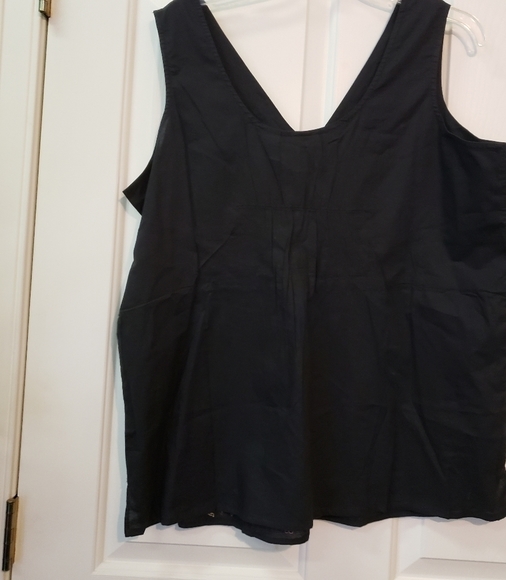 Monroe & Main Top - Picture 2 of 3